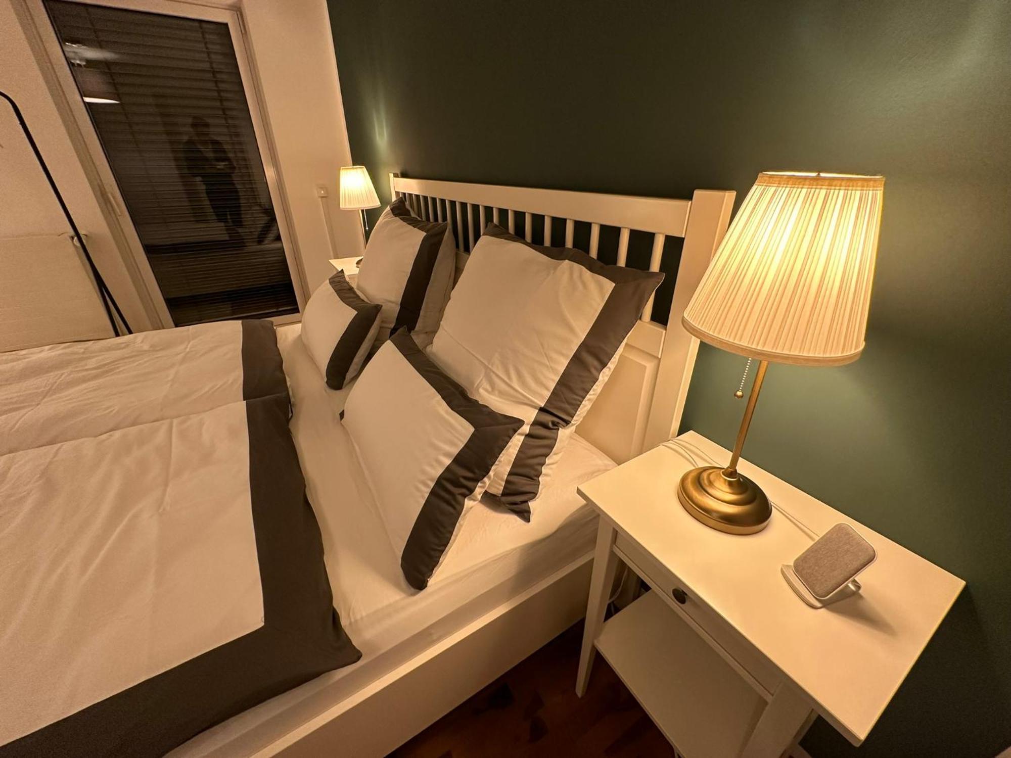 Apartment 77m² - 3 Zi Modern Zentrum Kueche Dachterrasse Wlan