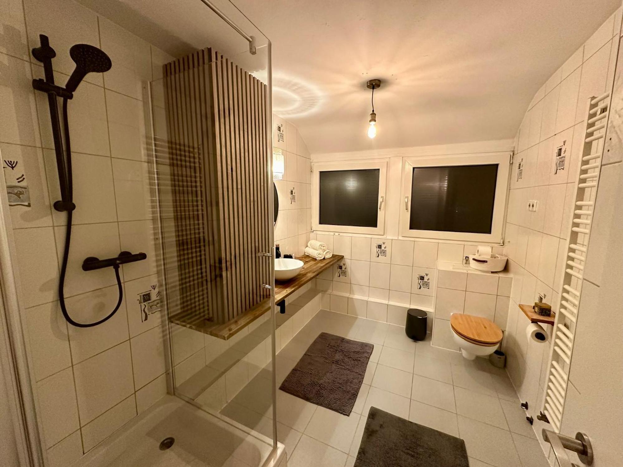 77m² - 3 Zi Modern Zentrum Kueche Dachterrasse Wlan Apartment *